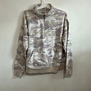 Old navy woman’s zip up sweater size Medium